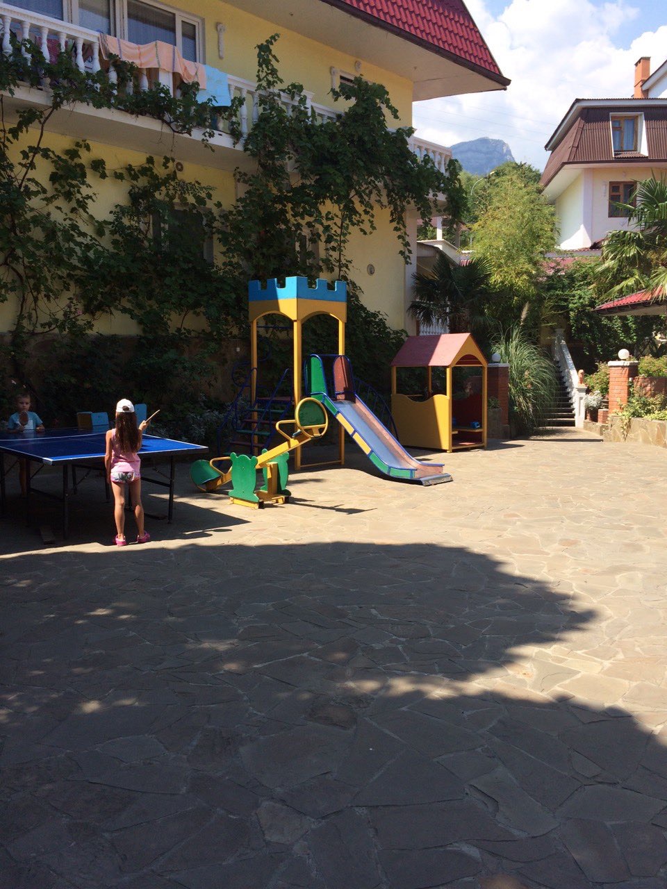 Гостиница в Гурзуфе Гурзуфские Зори - Детская площадка в Гурзуф, гостевой  дом Гурзуфские Зори